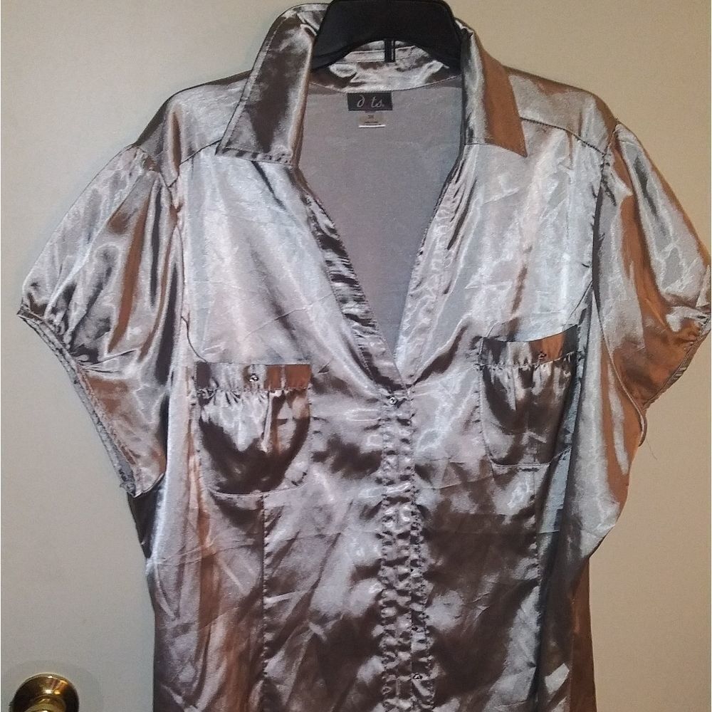 Satin Silver short sleeved top 3x